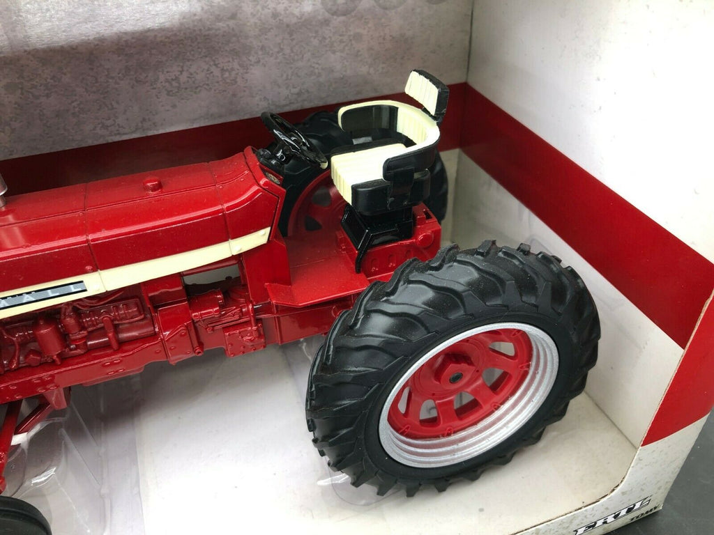IH Farmall 656 Wide Front- 1/16