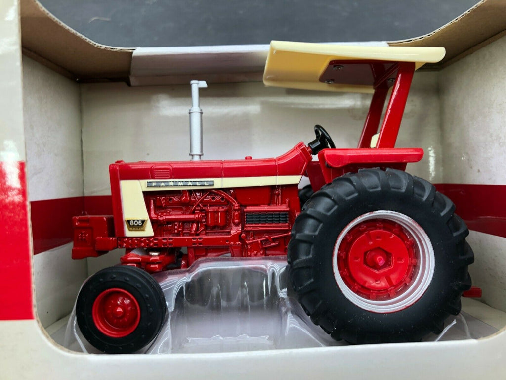 IH Farmall 806 Tractor 1/64